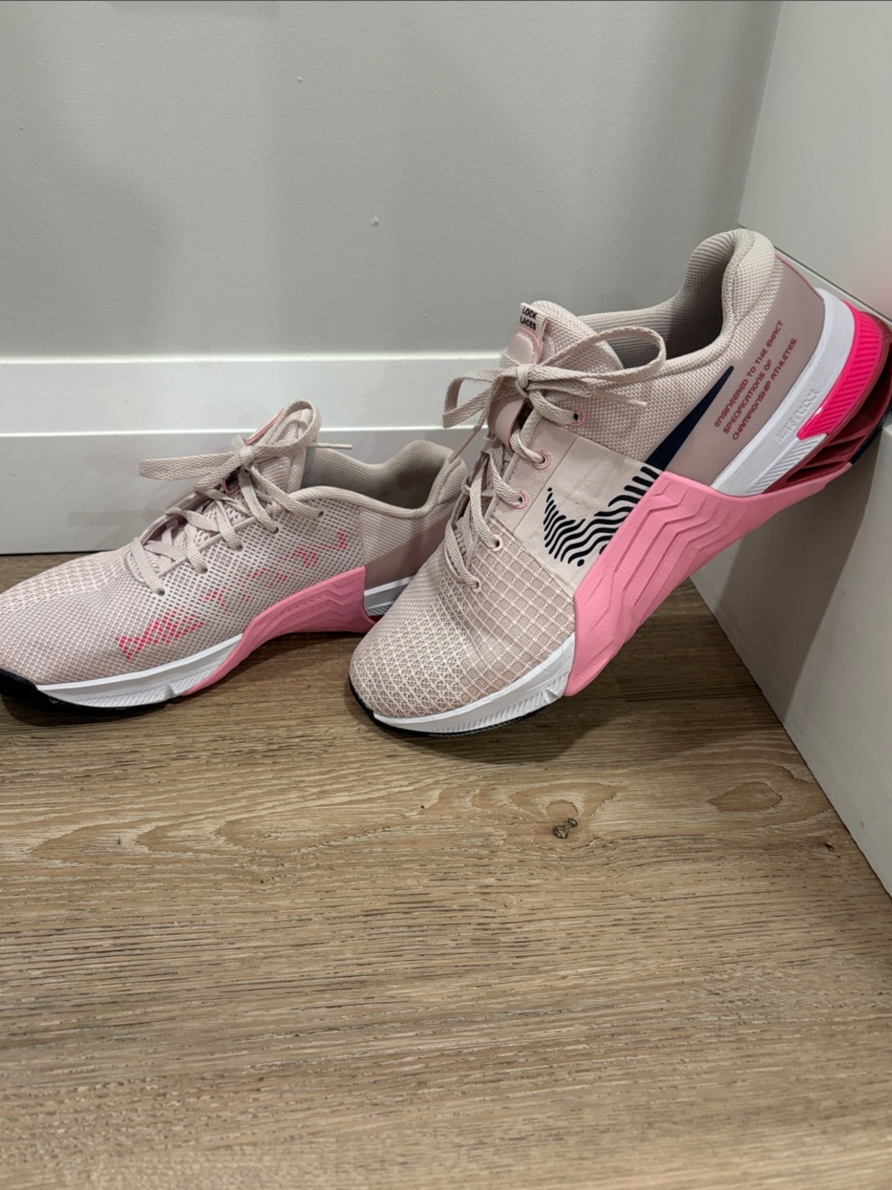 Nike Women’s Metcon 8 Light Pink and Hot Pink Cross-Training Shoes